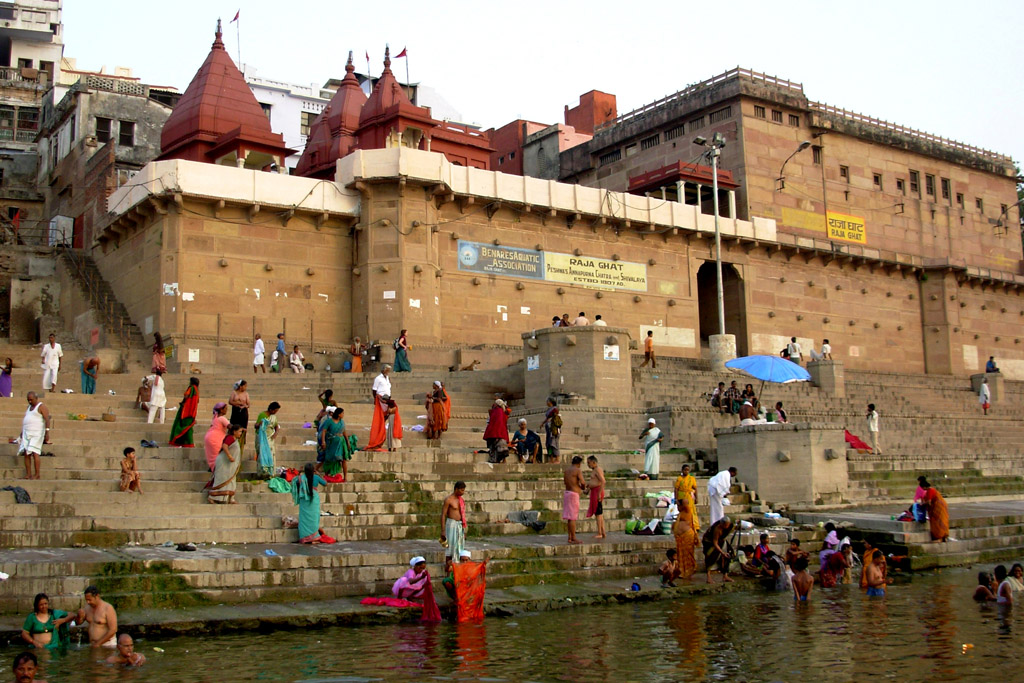 Indie - Varanasi - koupaci ghat
